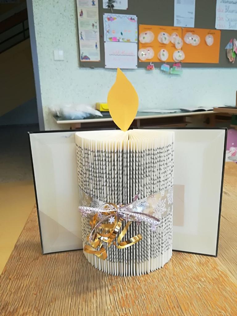 Bücherfalten mit der Volksschule