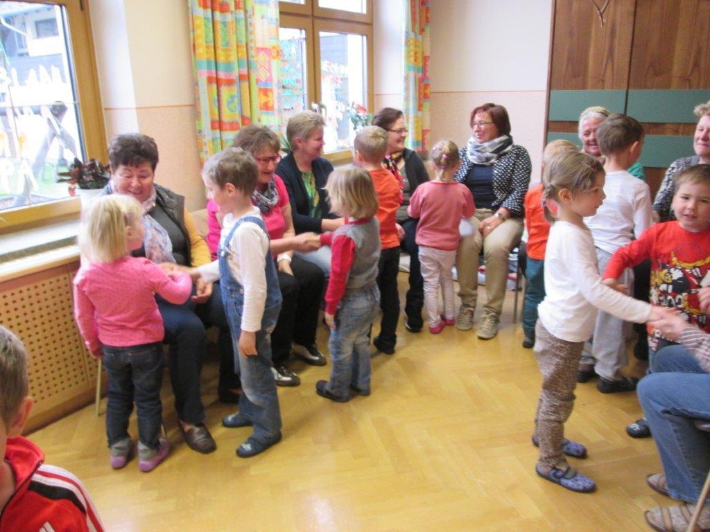 Besuch von Fr. Krug im Kindergarten 2015