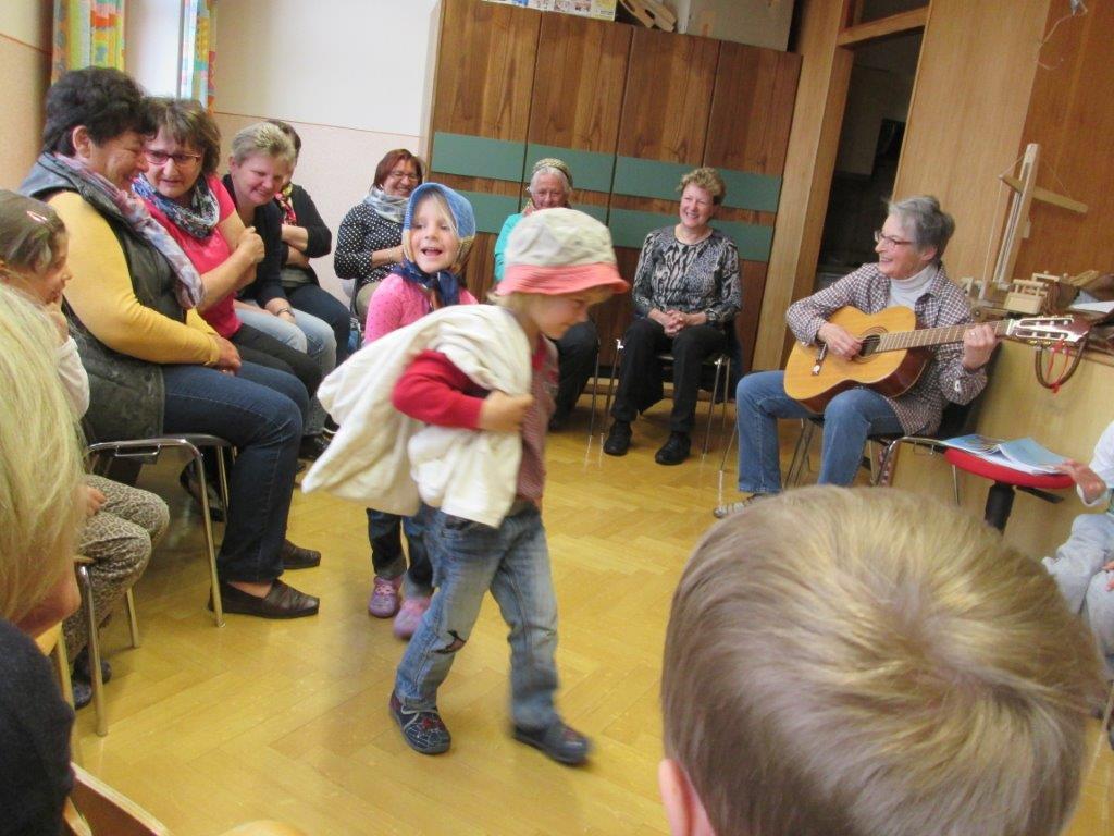Besuch von Fr. Krug im Kindergarten 2015