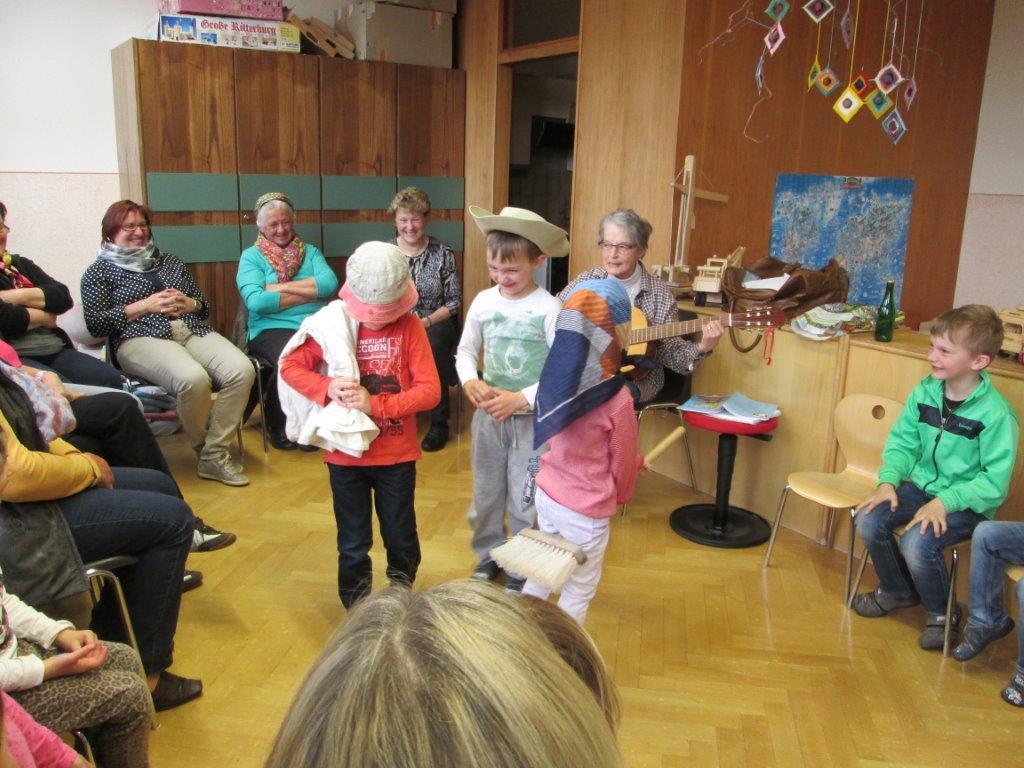 Besuch von Fr. Krug im Kindergarten 2015