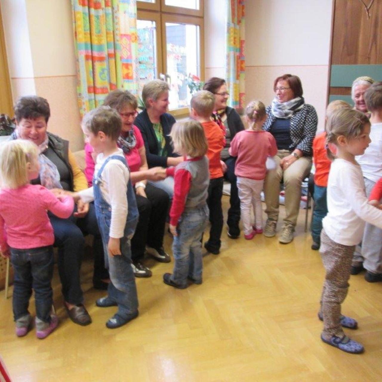 Besuch von Fr. Krug im Kindergarten 2015